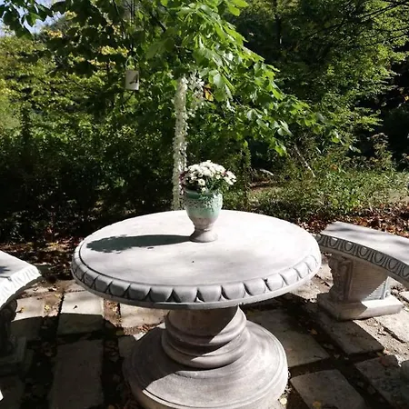 ренесанс Вилла *